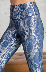 Load image into Gallery viewer, Blue Foil Print Leggings