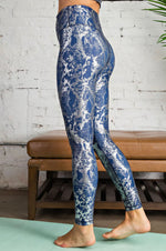 Load image into Gallery viewer, Blue Foil Print Leggings